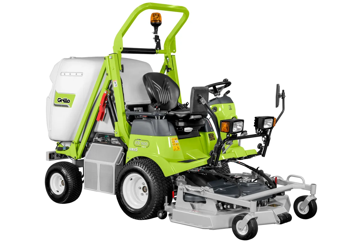 FD900 4WD Oturaklı Çim Biçme Makineleri – Ürün görseli